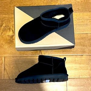 UGG CLASSIC ULTRA MINI BLACK SUEDE SHEARLING ANKLE BOOTS WOMEN US 8 EU 39 NIB
